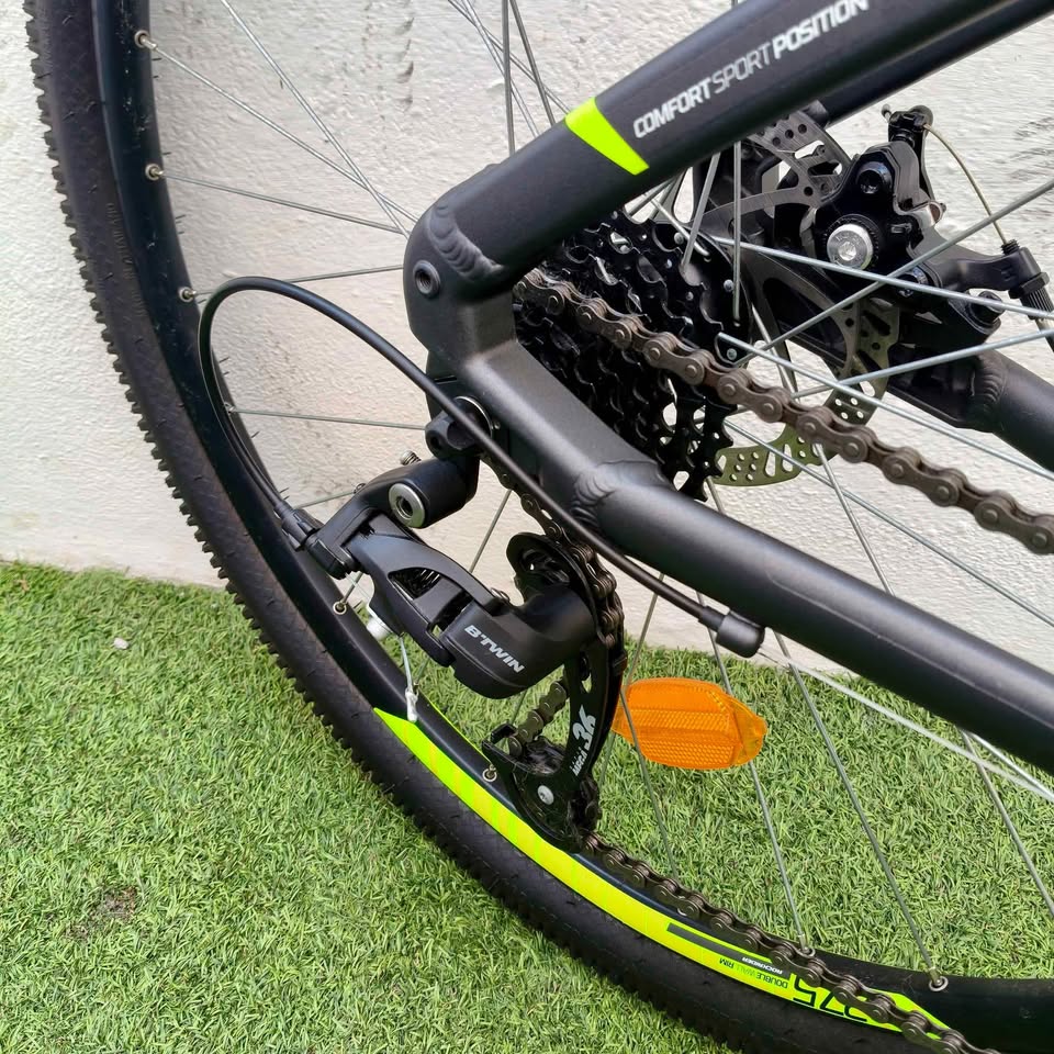 Bicicleta MTB 27.5 Rockrider Sin Uso Talla S/M 9 Bicicleta MTB 27.5 sin uso, talla S/M, aluminio y 24 velocidades, disponible en CashCycle Tenerife con envíos a Canarias y Península.