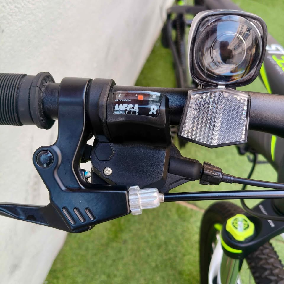 Bicicleta MTB 27.5 Rockrider Sin Uso Talla S/M 7 Bicicleta MTB 27.5 sin uso, talla S/M, aluminio y 24 velocidades, disponible en CashCycle Tenerife con envíos a Canarias y Península.