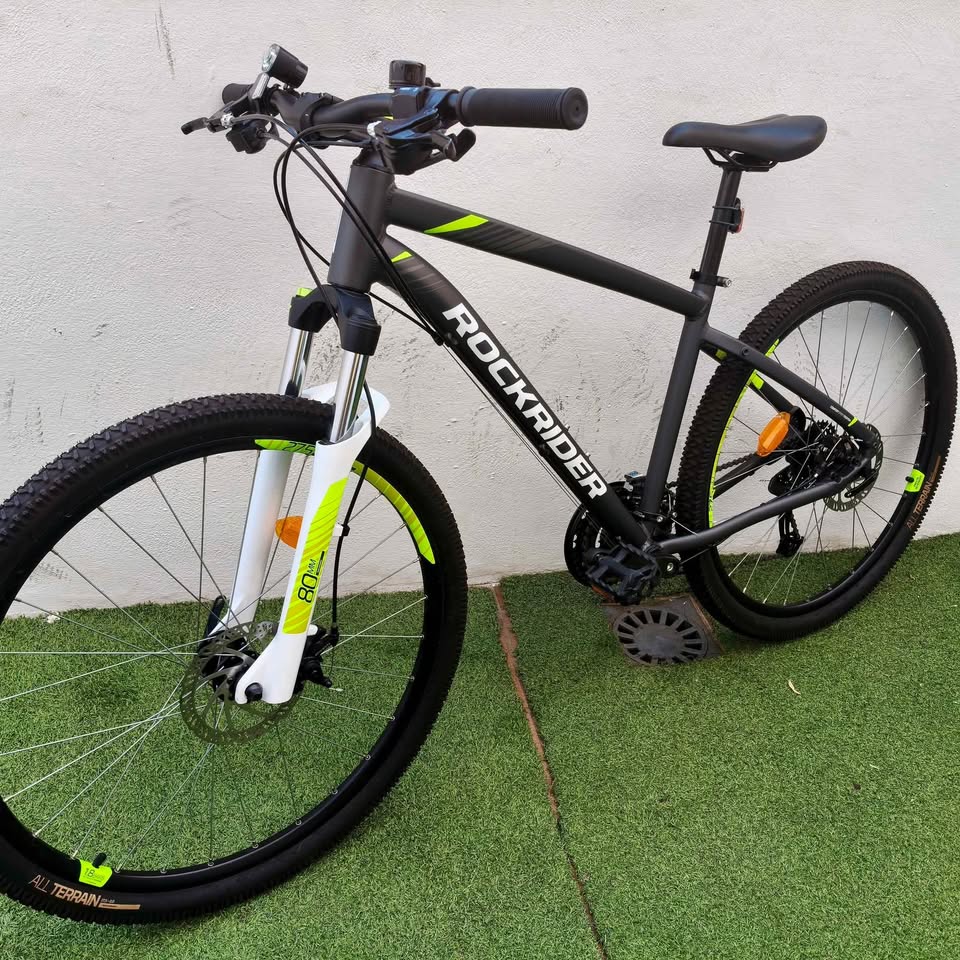 Bicicleta MTB 27.5 Rockrider Sin Uso Talla S/M 3 Bicicleta MTB 27.5 sin uso, talla S/M, aluminio y 24 velocidades, disponible en CashCycle Tenerife con envíos a Canarias y Península.