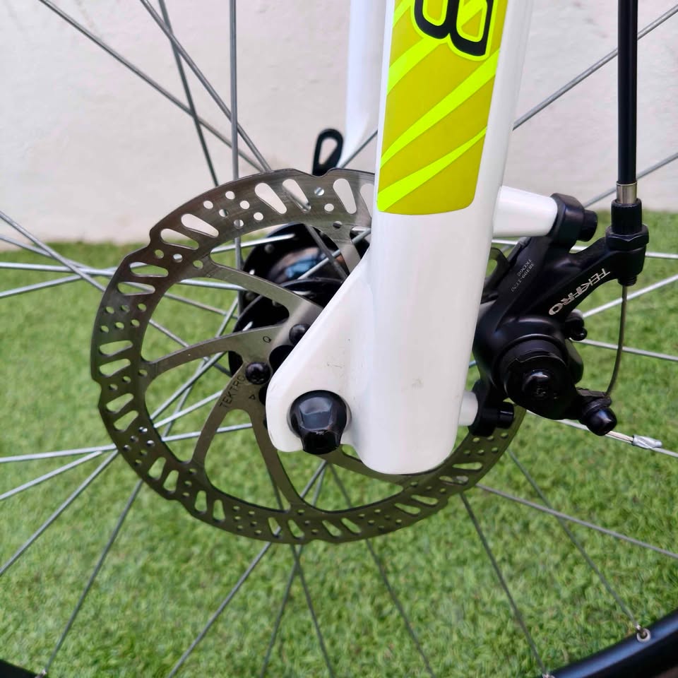 Bicicleta MTB 27.5 Rockrider Sin Uso Talla S/M 4 Bicicleta MTB 27.5 sin uso, talla S/M, aluminio y 24 velocidades, disponible en CashCycle Tenerife con envíos a Canarias y Península.