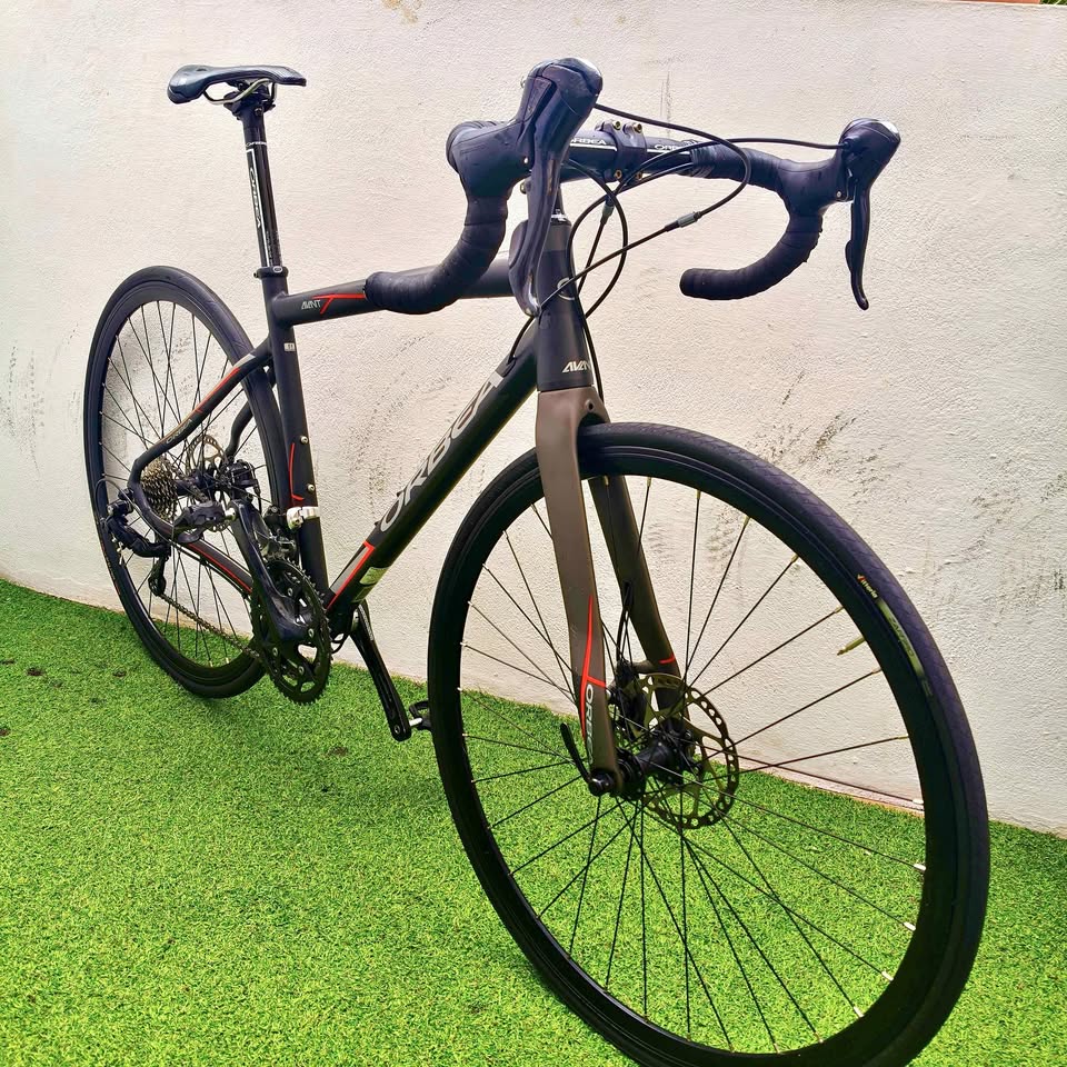 Orbea Avant 2022 – Aluminio y Carbono – T 51– Carretera 1 Orbea Avant 2022 talla 51, bicicleta de carretera aluminio y carbono, Shimano Sora 10v, disponible en CashCycle con envíos a Canarias y Península.