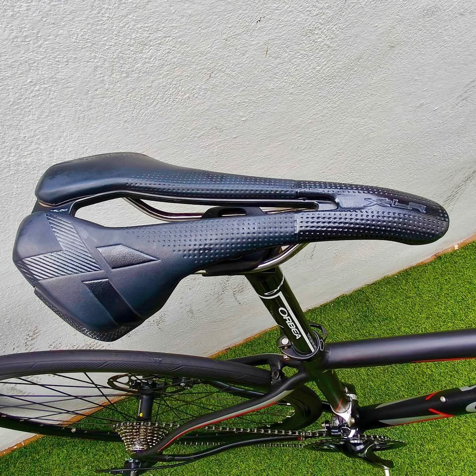 Orbea Avant 2022 – Aluminio y Carbono – T 51– Carretera 5 Orbea Avant 2022 talla 51, bicicleta de carretera aluminio y carbono, Shimano Sora 10v, disponible en CashCycle con envíos a Canarias y Península.