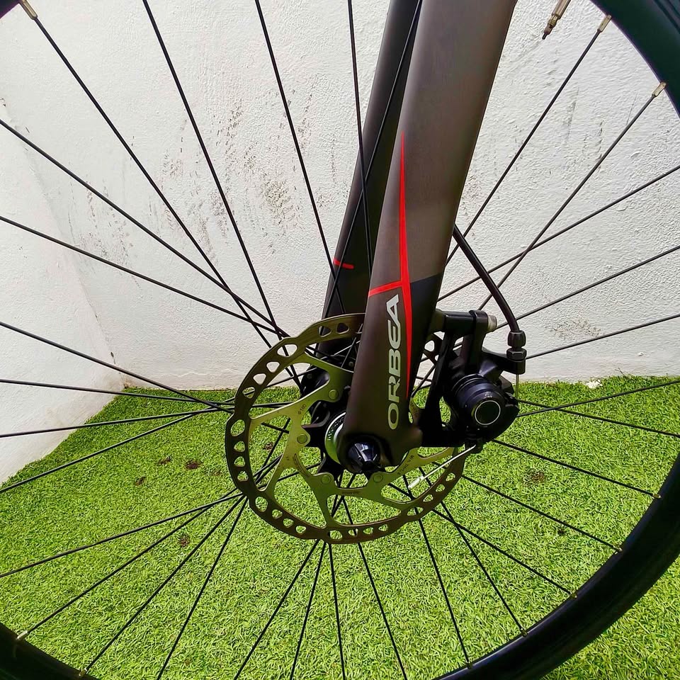 Orbea Avant 2022 – Aluminio y Carbono – T 51– Carretera 4 Orbea Avant 2022 talla 51, bicicleta de carretera aluminio y carbono, Shimano Sora 10v, disponible en CashCycle con envíos a Canarias y Península.