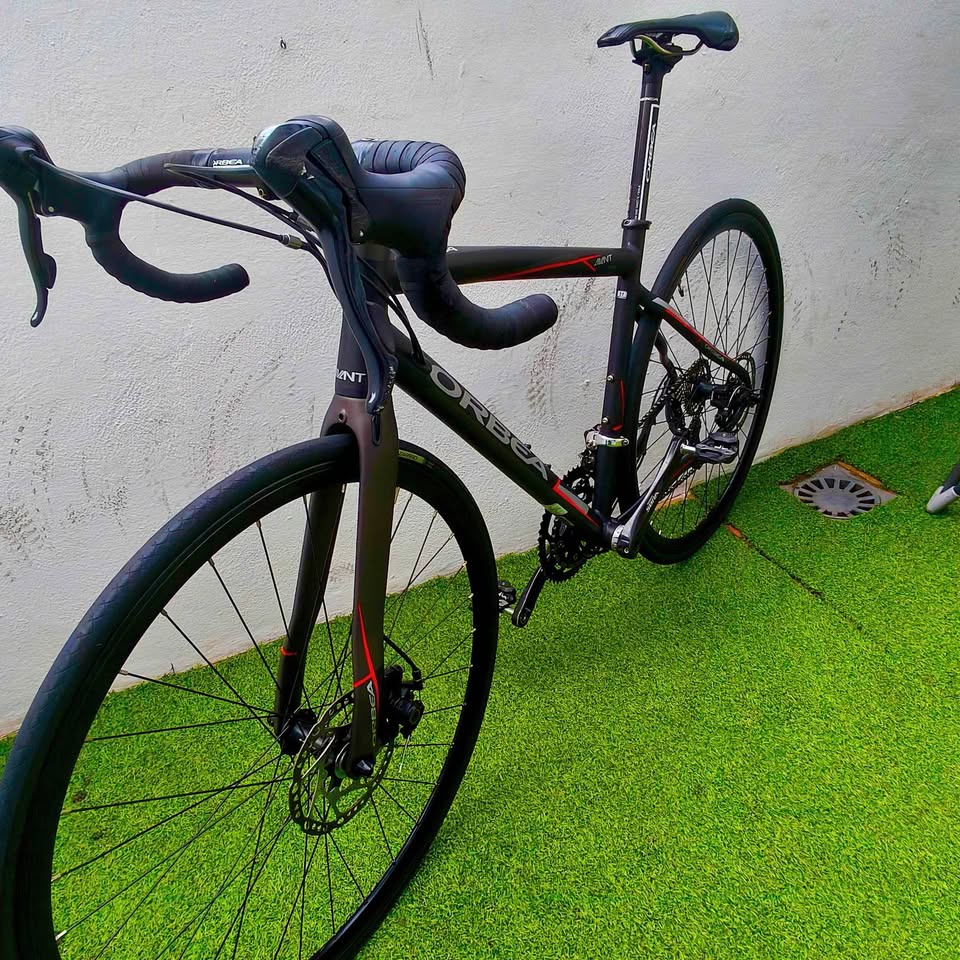 Orbea Avant 2022 – Aluminio y Carbono – T 51– Carretera 3 Orbea Avant 2022 talla 51, bicicleta de carretera aluminio y carbono, Shimano Sora 10v, disponible en CashCycle con envíos a Canarias y Península.