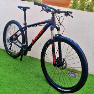 Bicicleta de montaña Trek Marlin 7 talla L 29 pulgadas usada como nueva en CashCycle Puerto de la Cruz Tenerife, con envíos a Islas Canarias y Península.