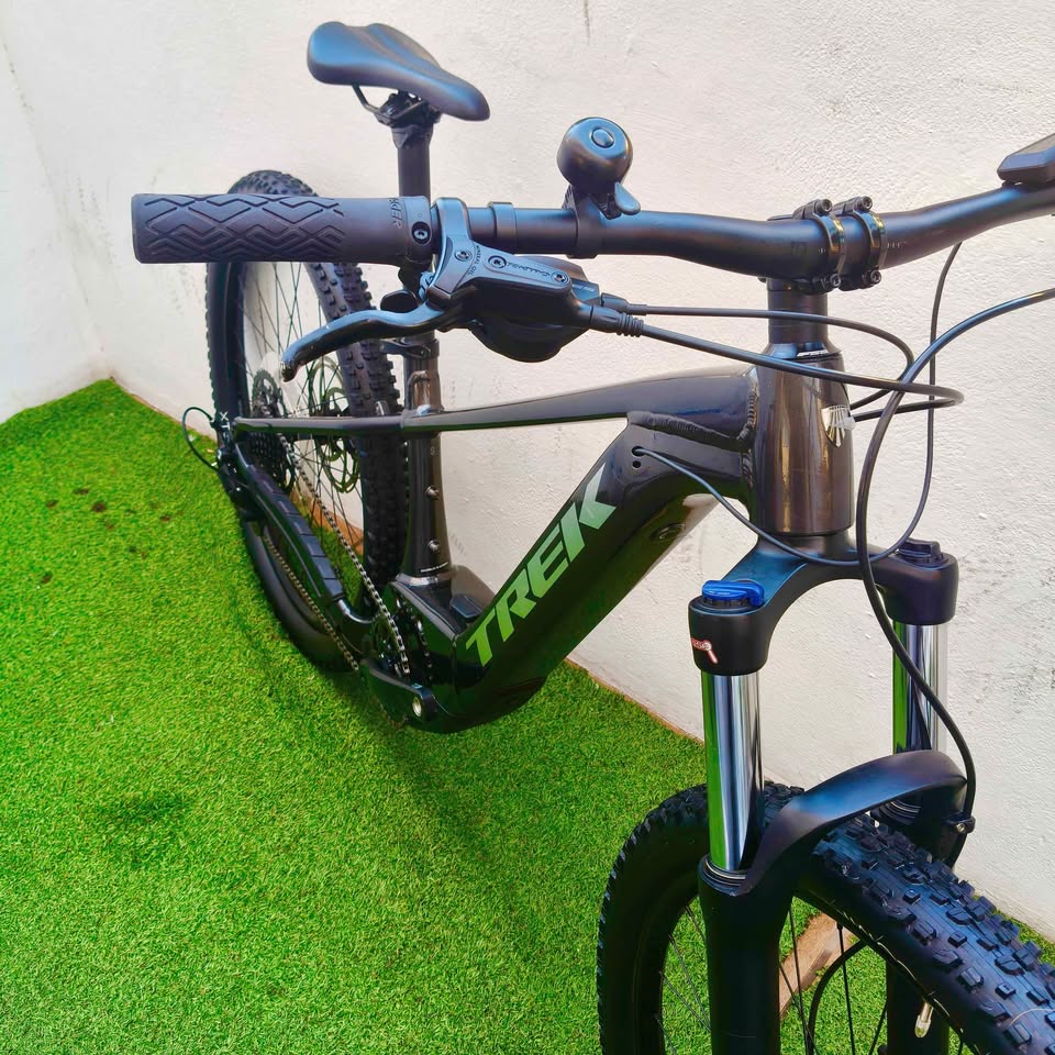 Trek Marlin Eléctrica 2024, talla S 7 Bicicleta eléctrica Trek Marlin 2024 talla S 27.5 con motor Bosch Active Line, disponible para venta y alquiler en CashCycle Puerto de la Cruz Tenerife, con envíos a Canarias y Península.