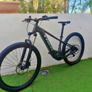 Bicicleta eléctrica Trek Marlin 2024 talla S 27.5 con motor Bosch Active Line, disponible para venta y alquiler en CashCycle Puerto de la Cruz Tenerife, con envíos a Canarias y Península.